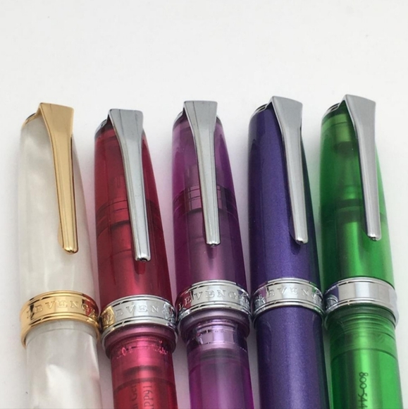 Levenger Bomber Jacket Pen Wrap Set with 5 Ballpoint Pens - Picture 10 of 11